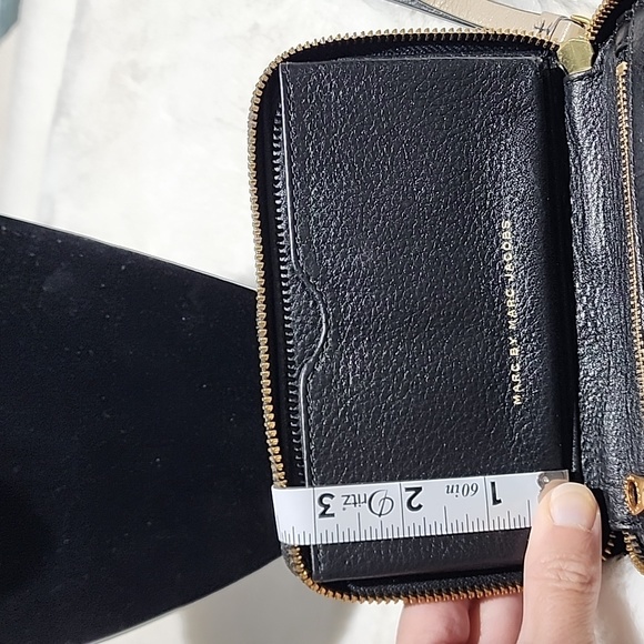 NWT Marc Jacob's Black and Cream/Tan Wallet Wristlet cell phone holder - Picture 11 of 11